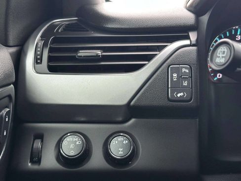 Used 2015 Chevrolet Suburban LTZ AWD/4WD image 32