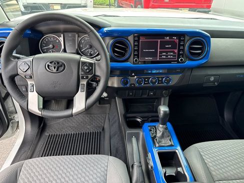 Used 2021 Toyota Tacoma SR5 AWD/4WD image 23