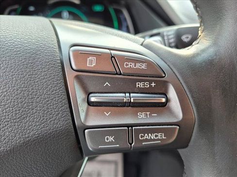 Used 2020 Hyundai Ioniq SE FWD image 19