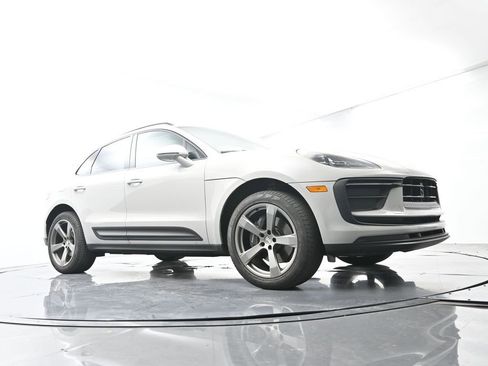 Certified 2025 Porsche Macan AWD/4WD image 55
