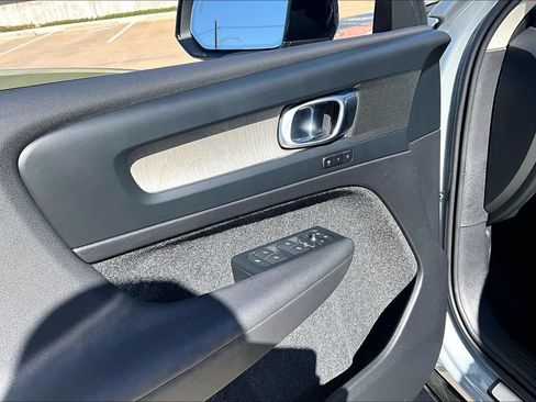 Used 2026 Volvo XC40 B4 Core FWD image 30