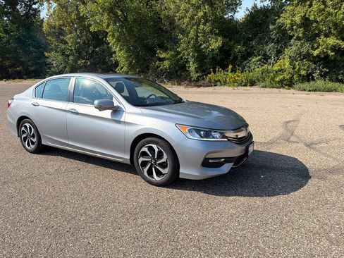 Used 2017 Honda Accord EX-L image 11