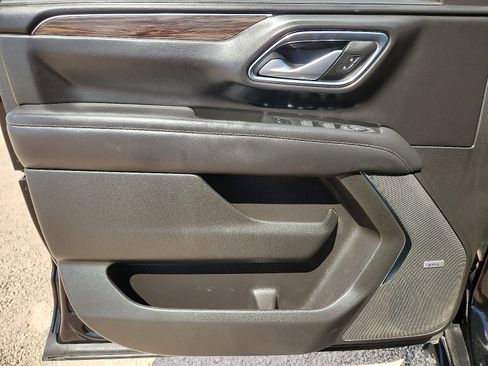 Used 2022 Chevrolet Suburban LT RWD image 11