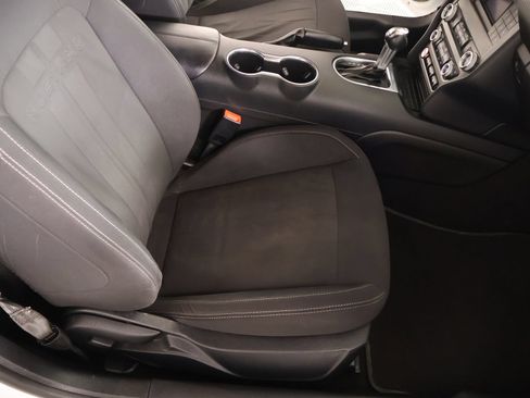 Used 2019 Ford Mustang Coupe RWD image 12