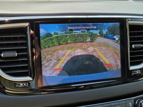 Used 2023 Chrysler Pacifica Touring-L FWD image 23