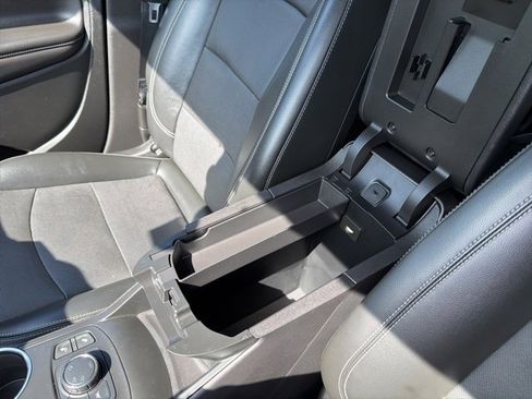 Used 2022 GMC Terrain SLT image 28