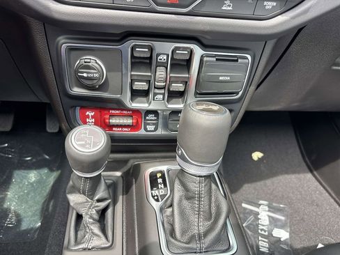 New 2026 Jeep Wrangler Unlimited Rubicon AWD/4WD image 13
