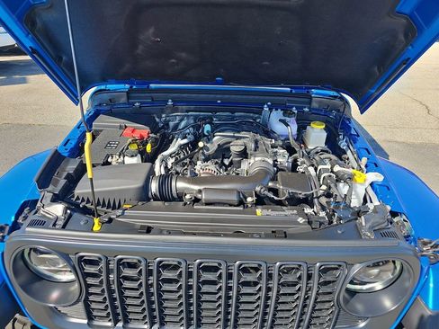 New 2025 Jeep Gladiator Sport image 21