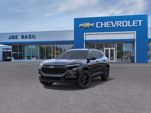 New 2026 Chevrolet Trax LT w/ Midnight Edition FWD image 8