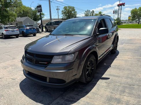 Used 2020 Dodge Journey SE w/ Blacktop Package FWD image 4