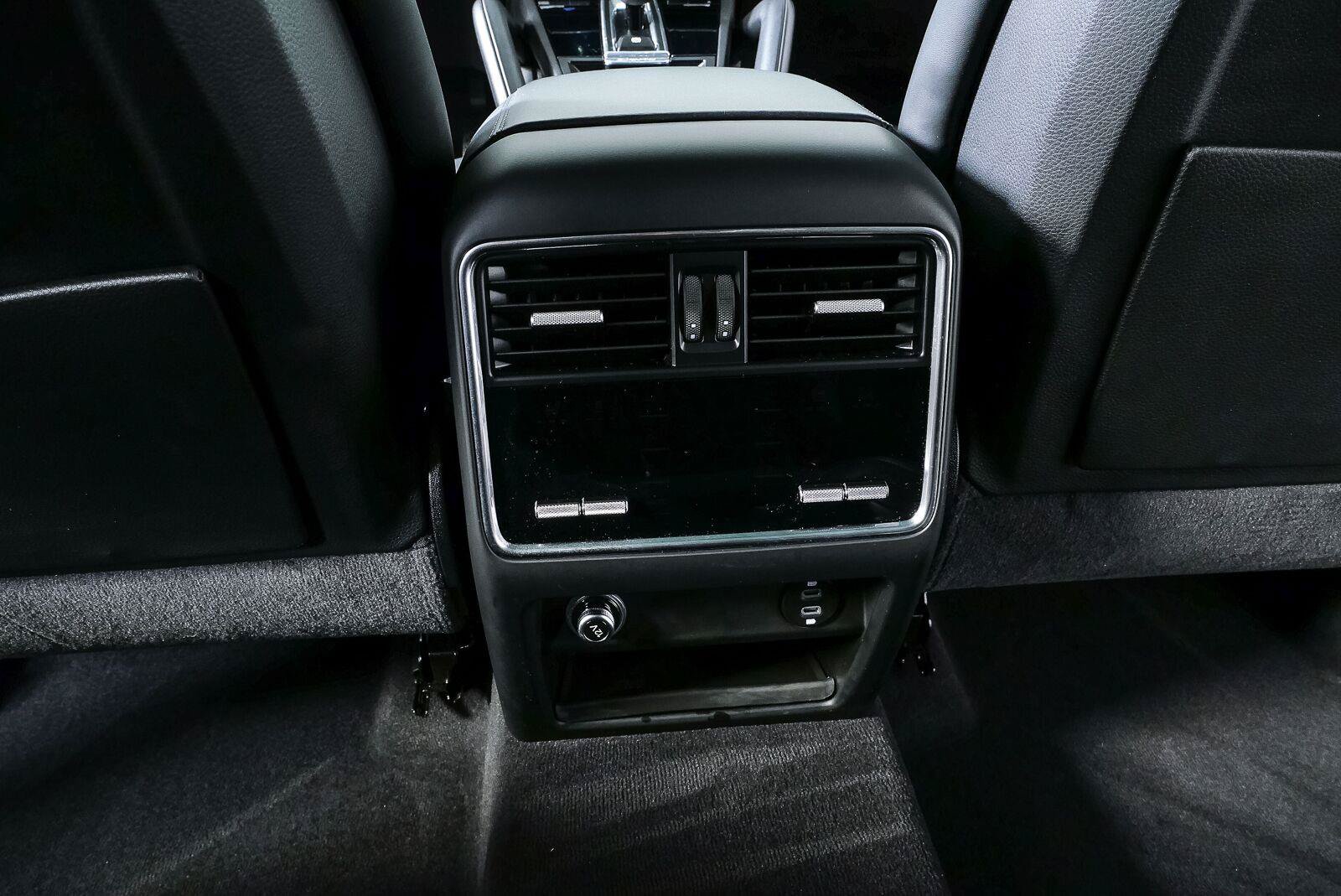 Certified 2023 Porsche Cayenne AWD/4WD image 22