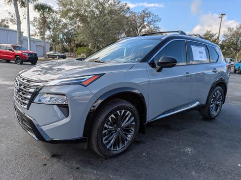 New 2026 Nissan Rogue Platinum image 8