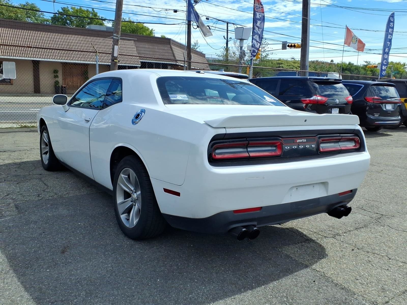Used 2020 Dodge Challenger SXT RWD image 5