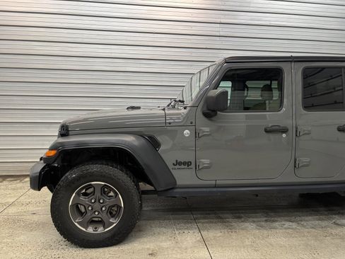 Used 2020 Jeep Gladiator Sport w/ Quick Order Package 24S image 3