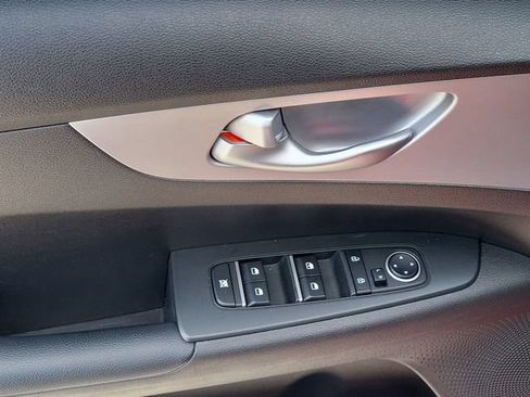 Used 2023 Kia Forte LXS w/ LXS Technology Package FWD image 21