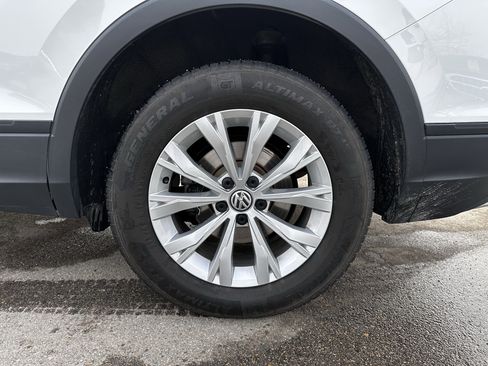 Used 2020 Volkswagen Tiguan S image 20