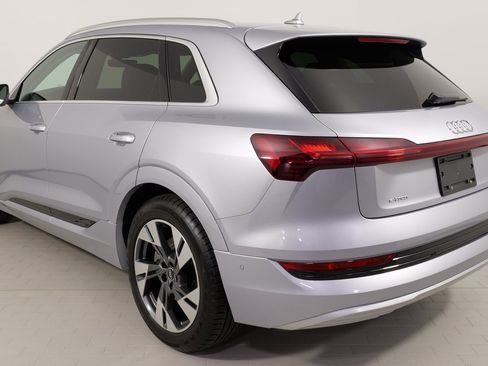 Used 2022 Audi e-tron Premium Plus w/ Premium Plus Package image 34