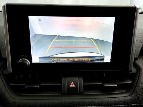 Certified 2025 Toyota RAV4 LE AWD/4WD image 31