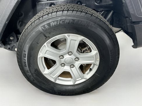 Used 2021 Jeep Wrangler Sport S image 11