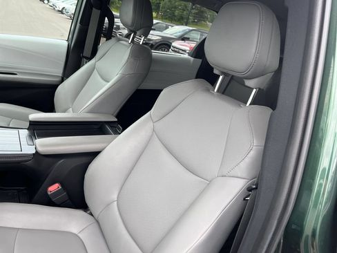 Used 2025 Toyota Sienna XLE w/ XLE Plus Package FWD image 14