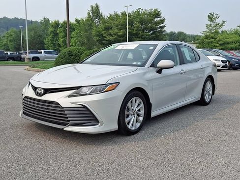 Used 2022 Toyota Camry LE FWD image 3