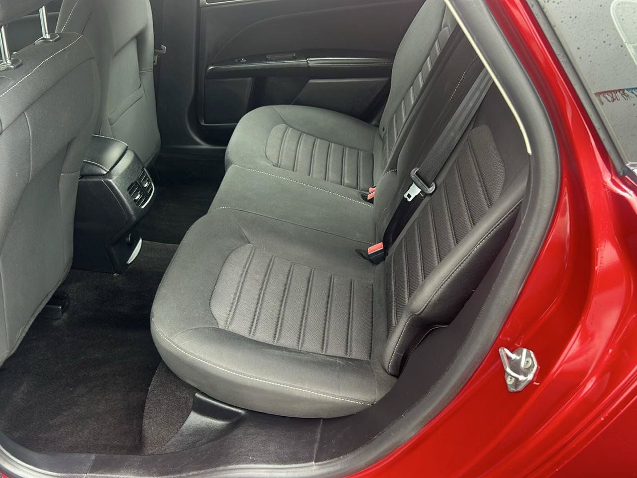 Used 2020 Ford Fusion SE FWD image 9