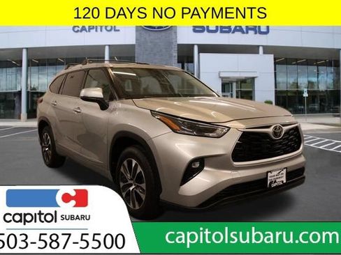 Used 2022 Toyota Highlander XLE AWD/4WD image 1