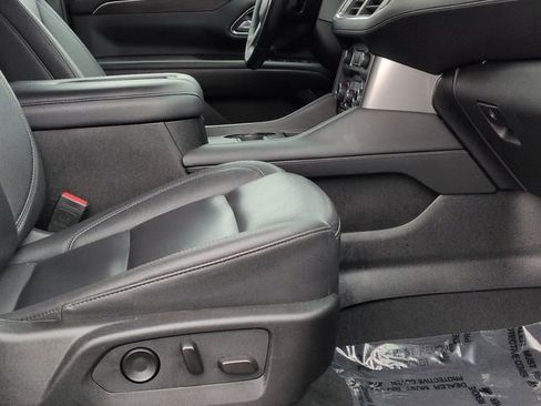 Used 2024 Chevrolet Suburban LT image 28