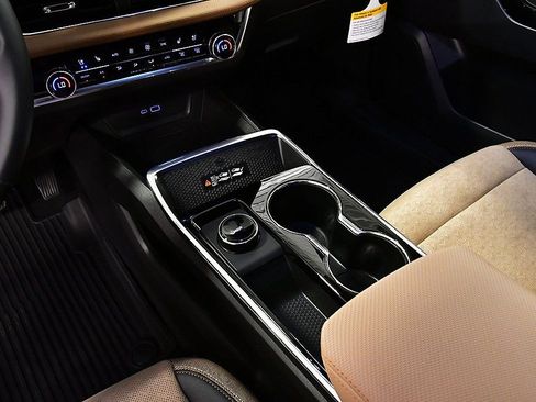 New 2026 Chevrolet Equinox ACTIV w/ Convenience Package III image 22