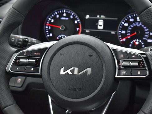 Used 2024 Kia Forte GT-Line w/ GT-Line Premium Package image 18