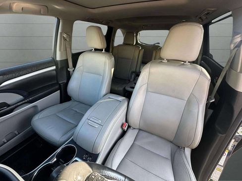 Used 2015 Toyota Highlander XLE image 16