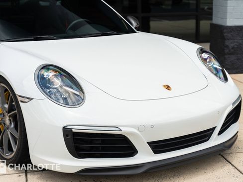 Used 2019 Porsche 911 Carrera T image 2