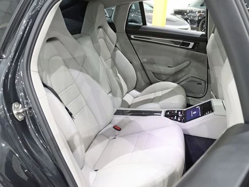 Used 2018 Porsche Panamera Turbo image 28