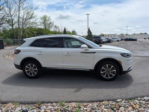 Used 2022 Lincoln Nautilus FWD w/ Premium Package image 6