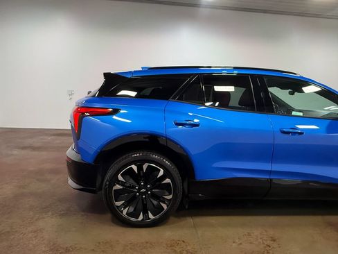 Used 2025 Chevrolet Blazer EV RS AWD/4WD image 32