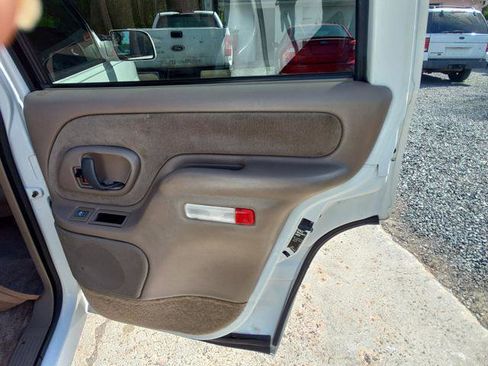 Used 1998 Chevrolet Tahoe 4WD w/ Preferred Equipment Group 3 image 16