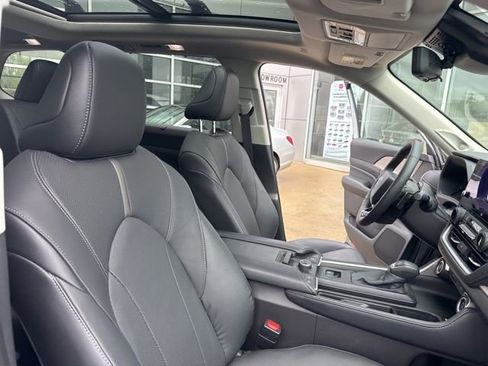 Used 2025 Toyota Grand Highlander AWD image 37