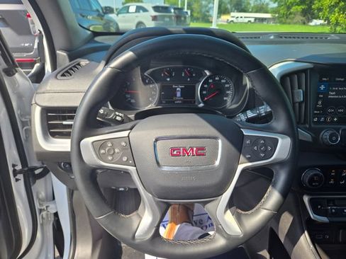 Used 2023 GMC Terrain SLT AWD/4WD image 16