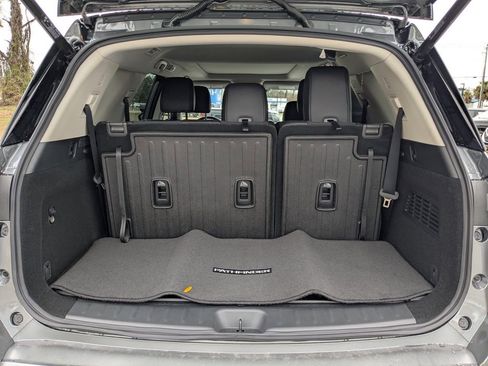 New 2026 Nissan Pathfinder Platinum FWD image 12