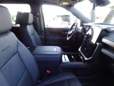 Used 2026 GMC Yukon Denali w/ Denali Reserve Package image 19