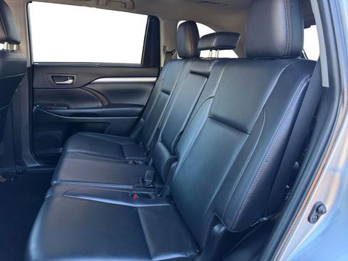 Used 2019 Toyota Highlander XLE image 13