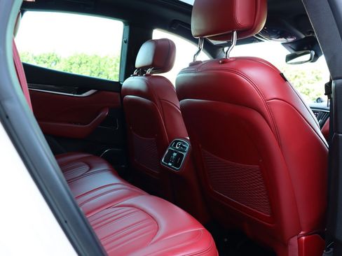 Used 2023 Maserati Levante GT AWD/4WD image 15