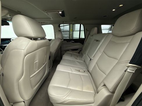 Used 2015 Cadillac Escalade Premium image 37
