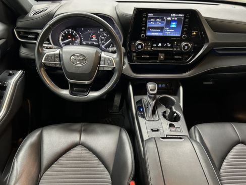 Used 2022 Toyota Highlander XSE FWD image 30