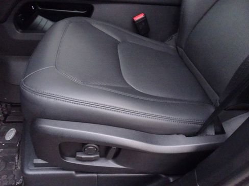 New 2025 Land Rover Defender 110 S image 16