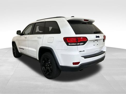 Used 2018 Jeep Grand Cherokee Laredo AWD/4WD image 3