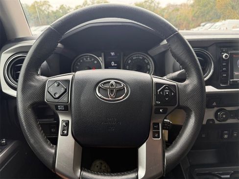 Used 2018 Toyota Tacoma TRD Off-Road image 19