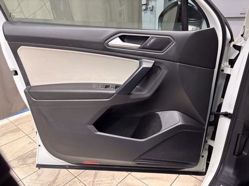 Used 2021 Volkswagen Tiguan SE R-Line image 12