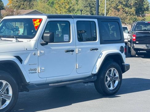 Used 2020 Jeep Wrangler Unlimited Sahara image 12