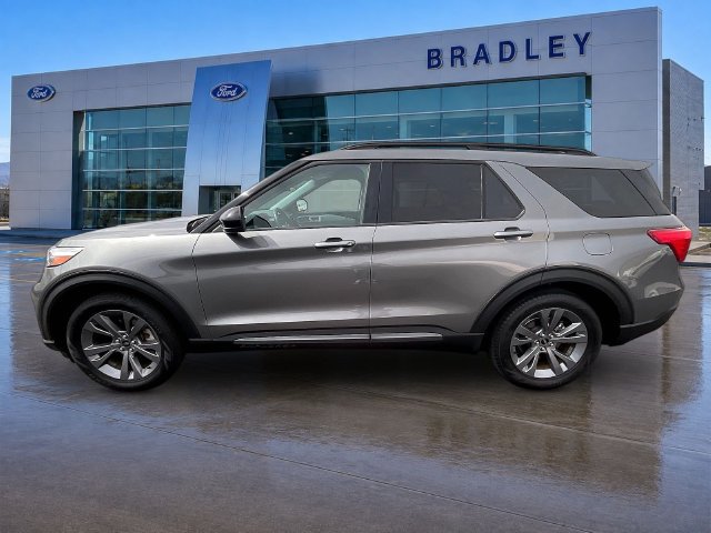 Used 2023 Ford Explorer XLT w/ Equipment Group 202A RWD image 4
